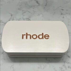 Rhode Cream and Gold Storage Case “Cinnamon Bun”